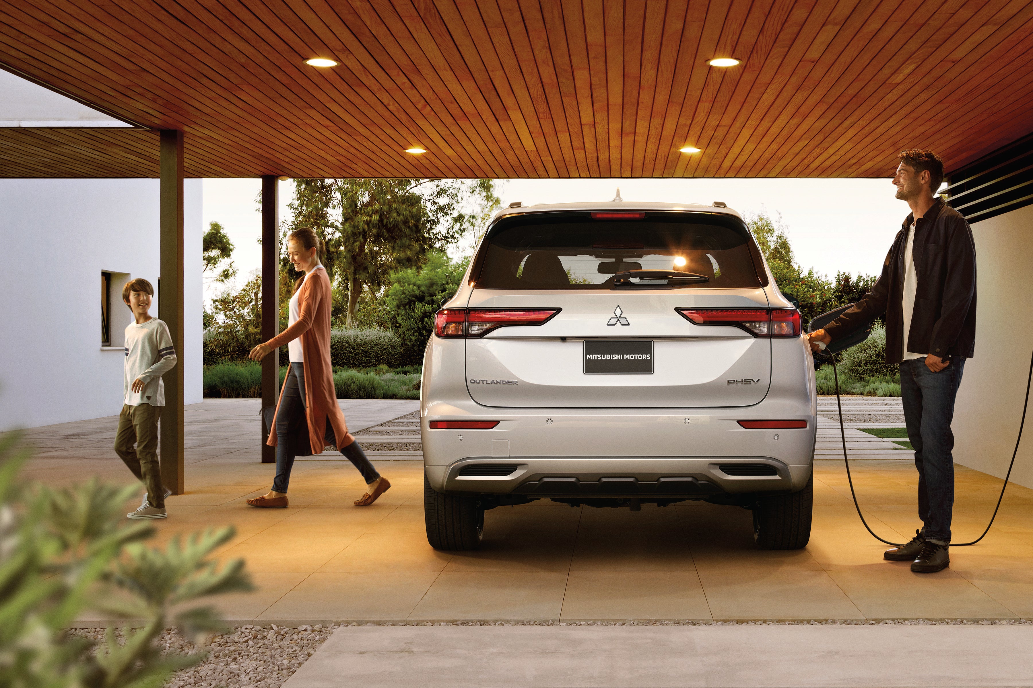 Mitsubishi Retail Graphic OUTLANDER PHEV 14