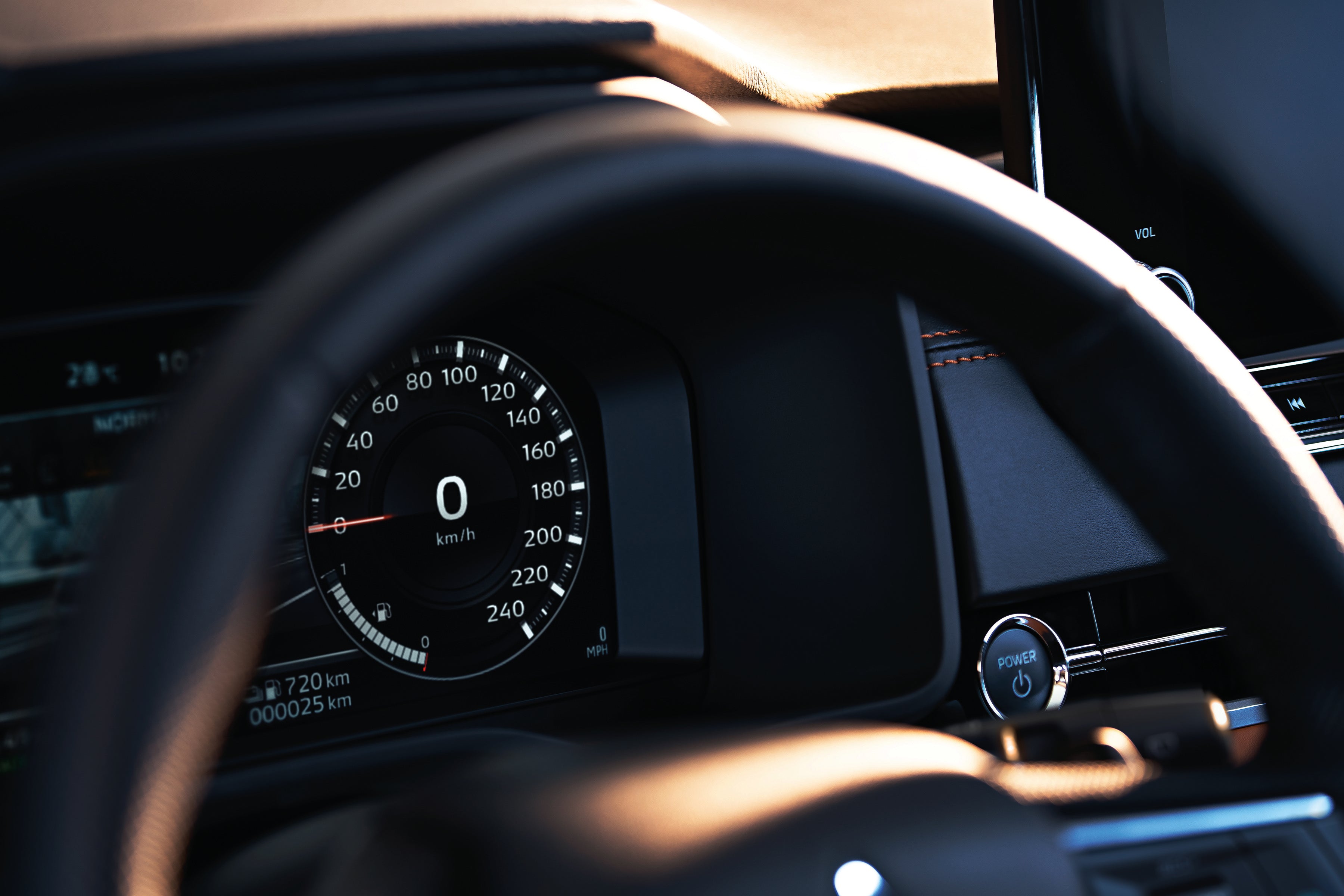 Mitsubishi Retail Graphic OUTLANDER 28