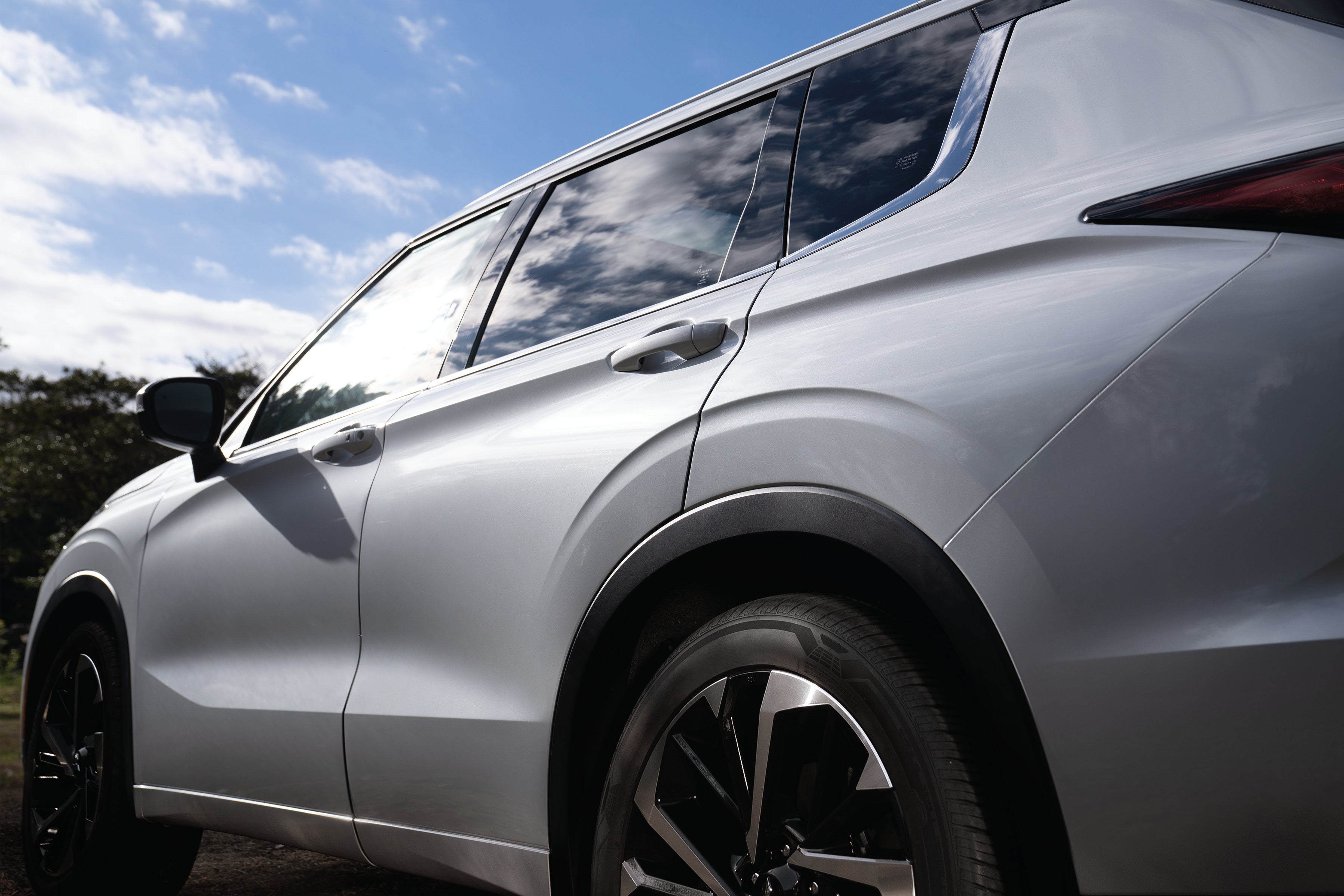 Mitsubishi Retail Graphic OUTLANDER PHEV 31