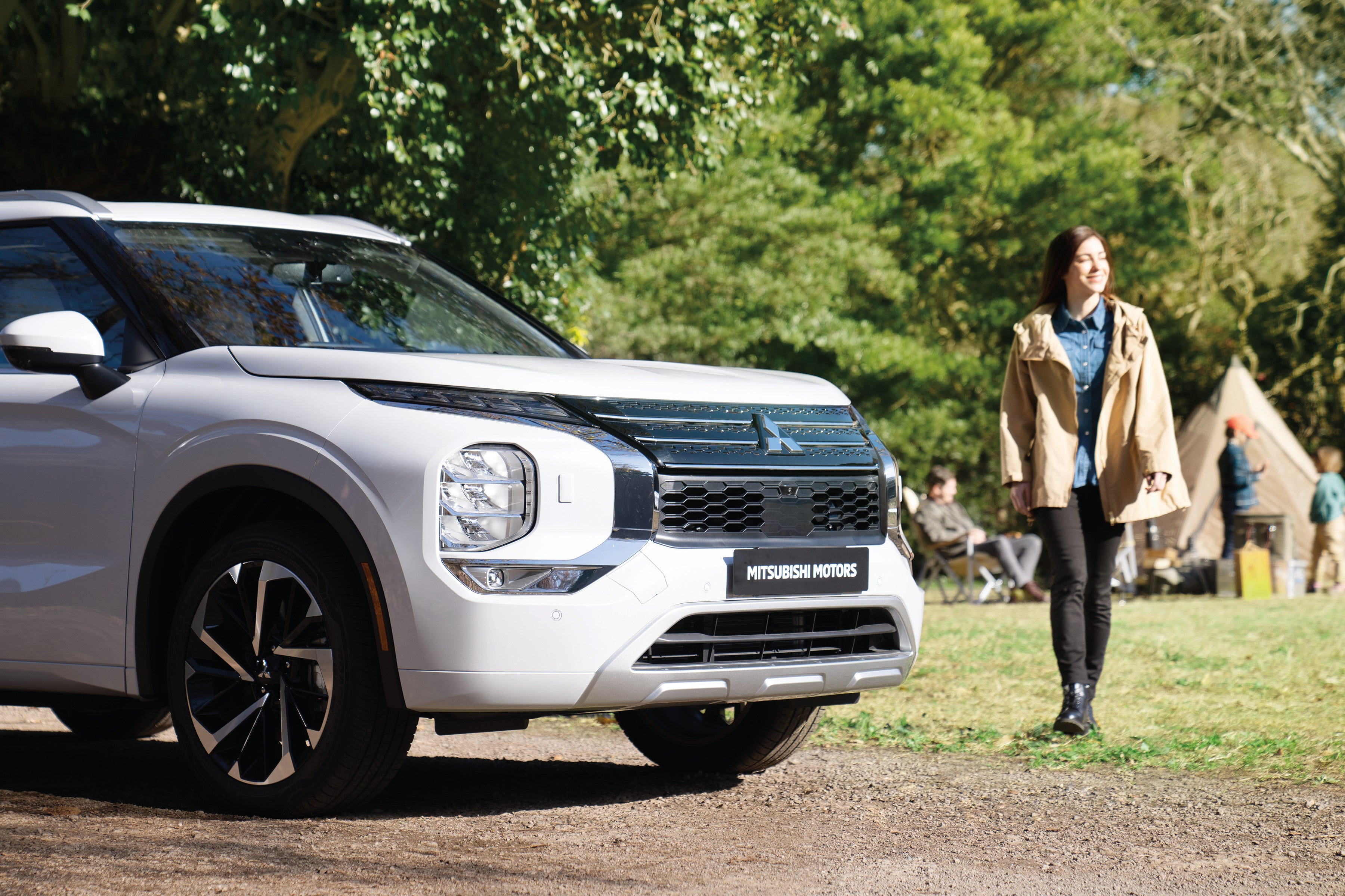 Mitsubishi Retail Graphic OUTLANDER PHEV 32