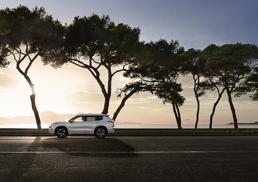 Mitsubishi Retail Graphic OUTLANDER 12