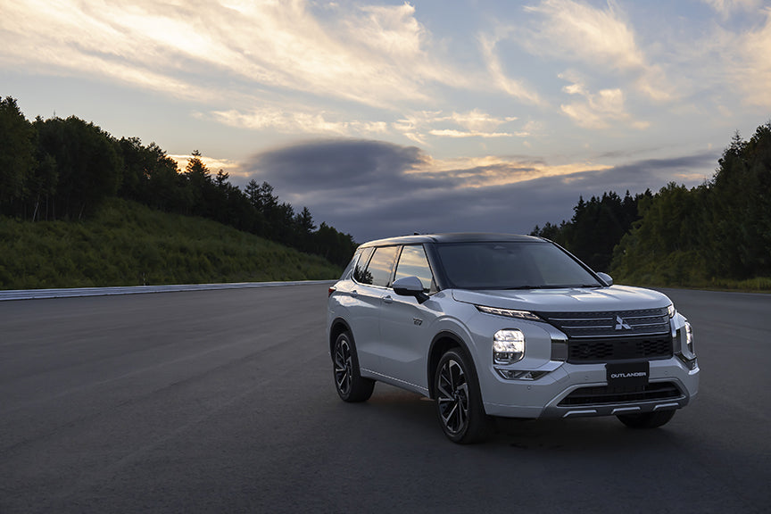 Mitsubishi Retail Graphic OUTLANDER PHEV 08